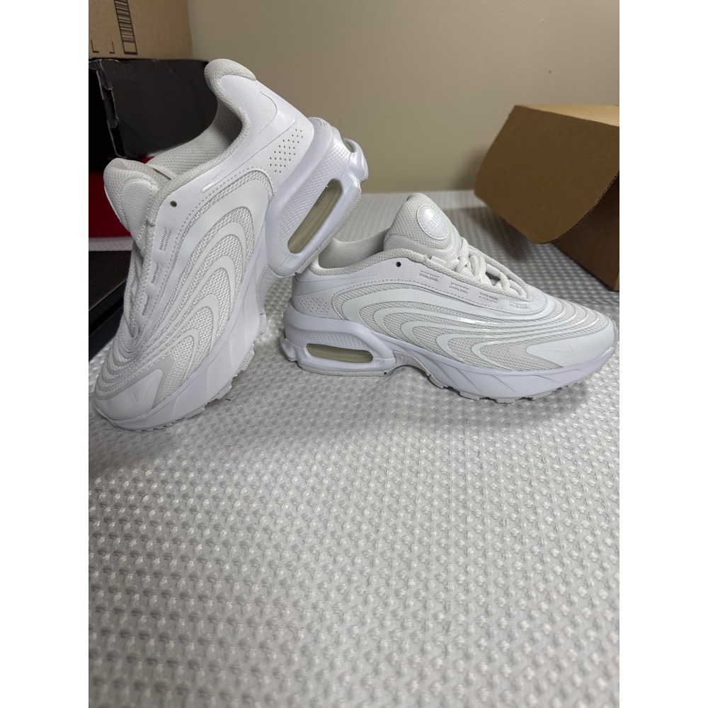 Nike Sneakers Womens 5.5 Air Max Bliss White Lifestyle DQ4512-100 NWOB